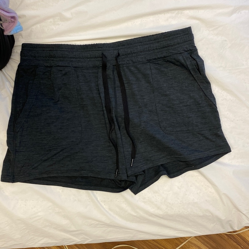 Amazon Essentials shorts XL charcoal grey